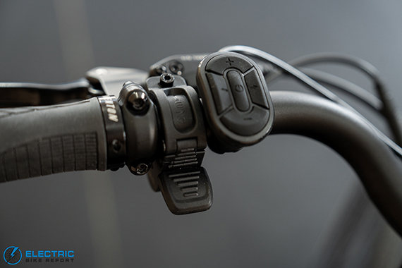 Aventon Pace 500.3 HS throttle